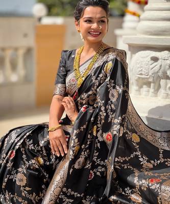 Black elegant art silk woven saree with rich zari border 5