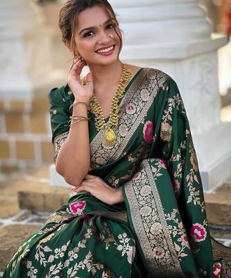 Green elegant art silk woven saree with rich zari border 5