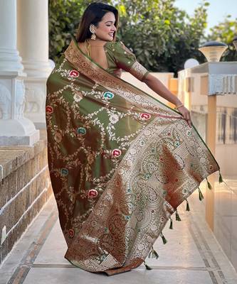 Mehendi elegant art silk woven saree with rich zari border 2