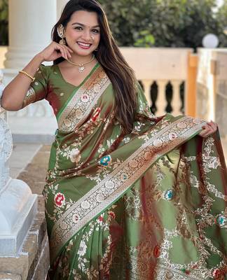 Mehendi elegant art silk woven saree with rich zari border 4