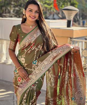 Mehendi elegant art silk woven saree with rich zari border 5
