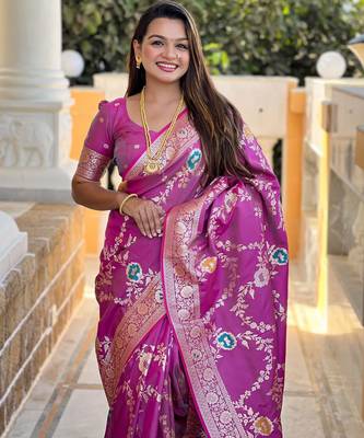 Onion pink elegant art silk woven saree with rich zari border 3
