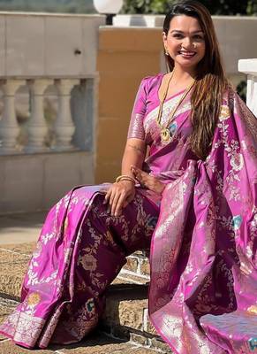 Onion pink elegant art silk woven saree with rich zari border 5