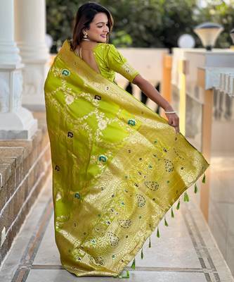 Green elegant art silk woven saree with rich zari border 2