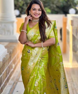 Green elegant art silk woven saree with rich zari border 4