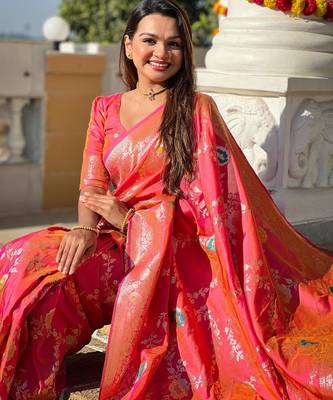 Pink elegant art silk woven saree with rich zari border 5