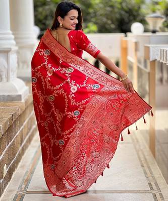 Red elegant art silk woven saree with rich zari border 2