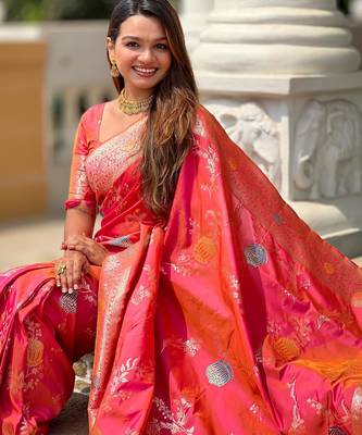 Pink elegant art silk woven saree with rich zari border 5