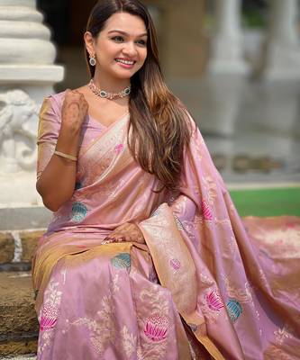 Lavender elegant art silk woven saree with rich zari border 4