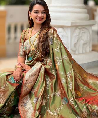 Mehendi elegant art silk woven saree with rich zari border 5