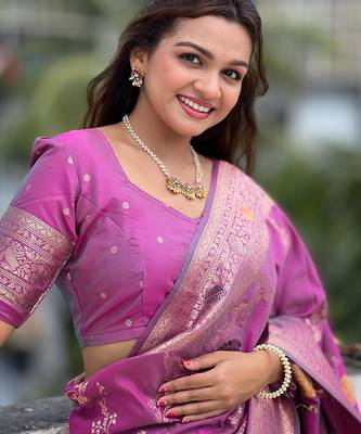 Onion pink elegant art silk woven saree with rich zari border 5