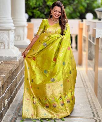 Green elegant art silk woven saree with rich zari border 3