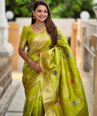 Green elegant art silk woven saree with rich zari border 4