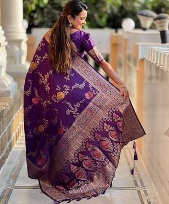 Wine elegant art silk woven saree with rich zari border 2