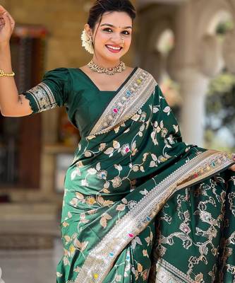 Green elegant art silk woven saree with rich zari border 3