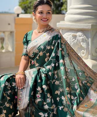 Green elegant art silk woven saree with rich zari border 5