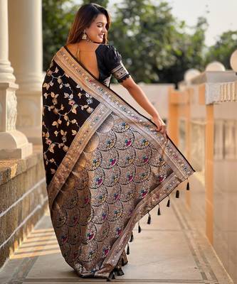 Black elegant art silk woven saree with rich zari border 2