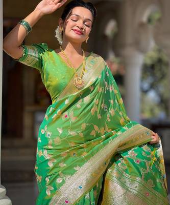 Green elegant art silk woven saree with rich zari border 3