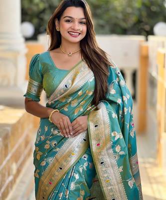 Green elegant art silk woven saree with rich zari border 3