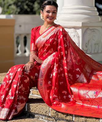 Red elegant art silk woven saree with rich zari border 5