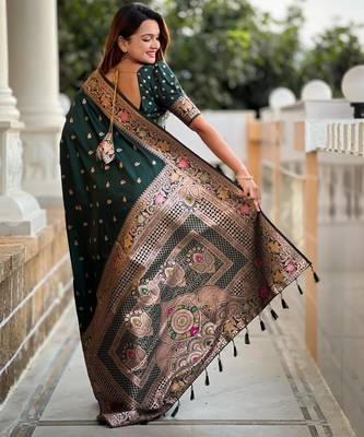 Green elegant art silk woven saree with rich zari border 2