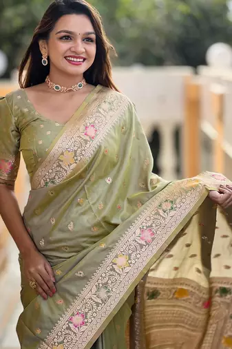 Green elegant art silk woven saree with rich zari border