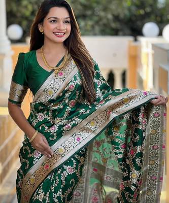 Green elegant art silk woven saree with rich zari border 3