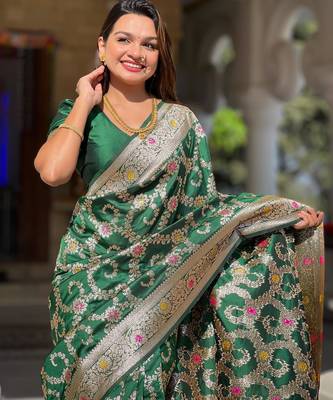 Green elegant art silk woven saree with rich zari border 4