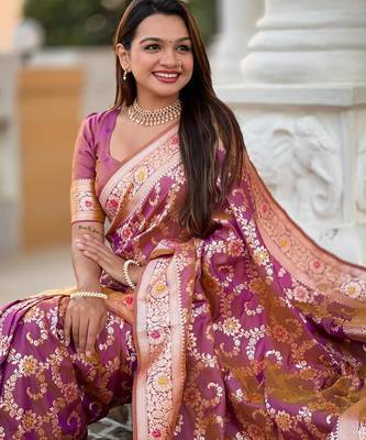 Onion pink elegant art silk woven saree with rich zari border 5