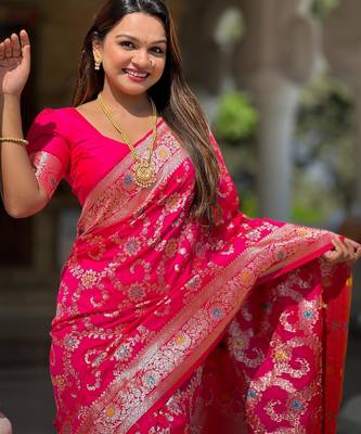 Pink elegant art silk woven saree with rich zari border 3