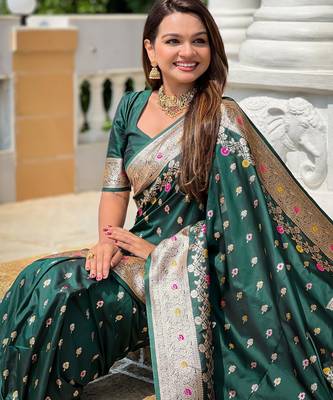 Green elegant art silk woven saree with rich zari border 5