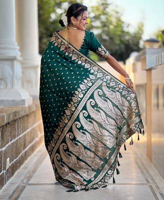 Green elegant art silk woven saree with rich zari border 2