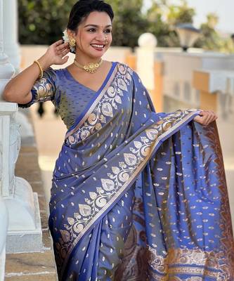 Grey elegant art silk woven saree with rich zari border 4
