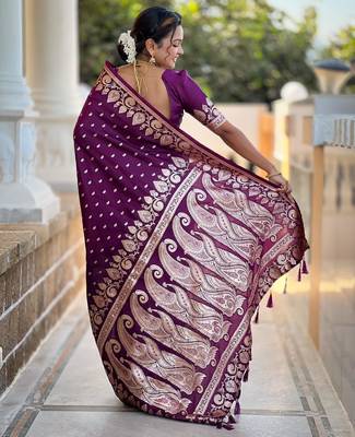Wine elegant art silk woven saree with rich zari border 2