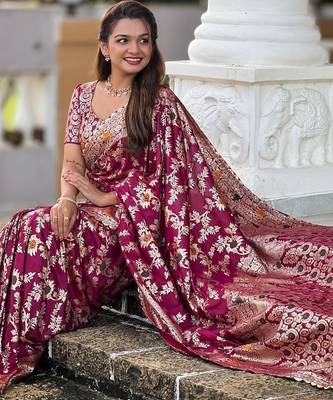 Wine elegant art silk woven saree with rich zari border 4