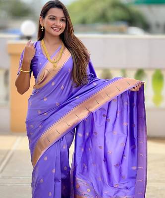 Lavender elegant art silk woven saree with rich zari border 5