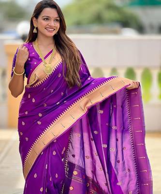 Magenta elegant art silk woven saree with rich zari border 4