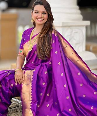 Magenta elegant art silk woven saree with rich zari border 5
