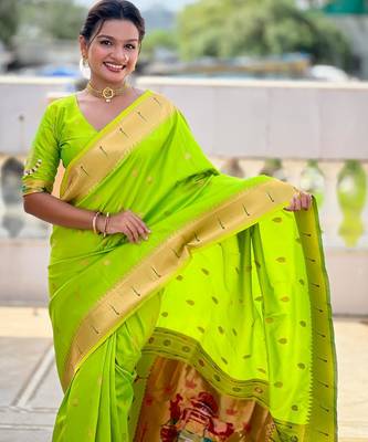 Green elegant art silk woven saree with rich zari border 4