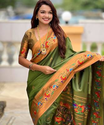 Mehendi elegant art silk woven saree with rich zari border 4
