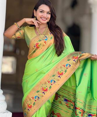 Green elegant art silk woven saree with rich zari border 4