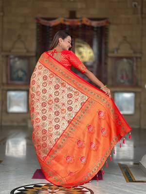 Red elegant art silk woven saree with rich zari border 2