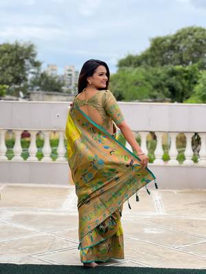 Green elegant art silk woven saree with rich zari border 2