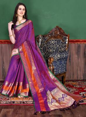 Magenta elegant art silk woven saree with rich zari border 3