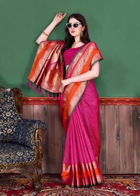 Pink elegant art silk woven saree with rich zari border 3