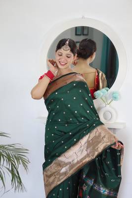 Green elegant art silk woven saree with rich zari border 4