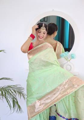 Green elegant art silk woven saree with rich zari border 3
