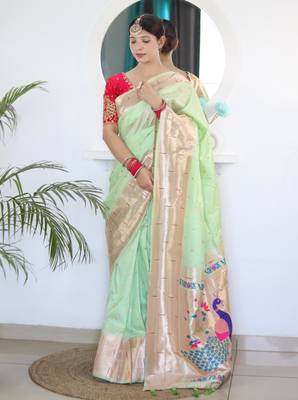 Green elegant art silk woven saree with rich zari border 5