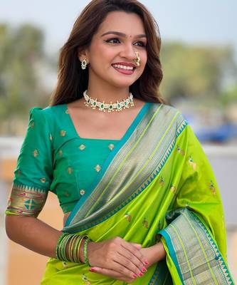 Green elegant art silk woven saree with rich zari border 5
