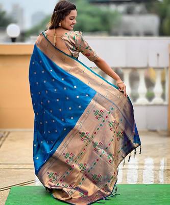 Turquoise elegant art silk woven saree with rich zari border 2